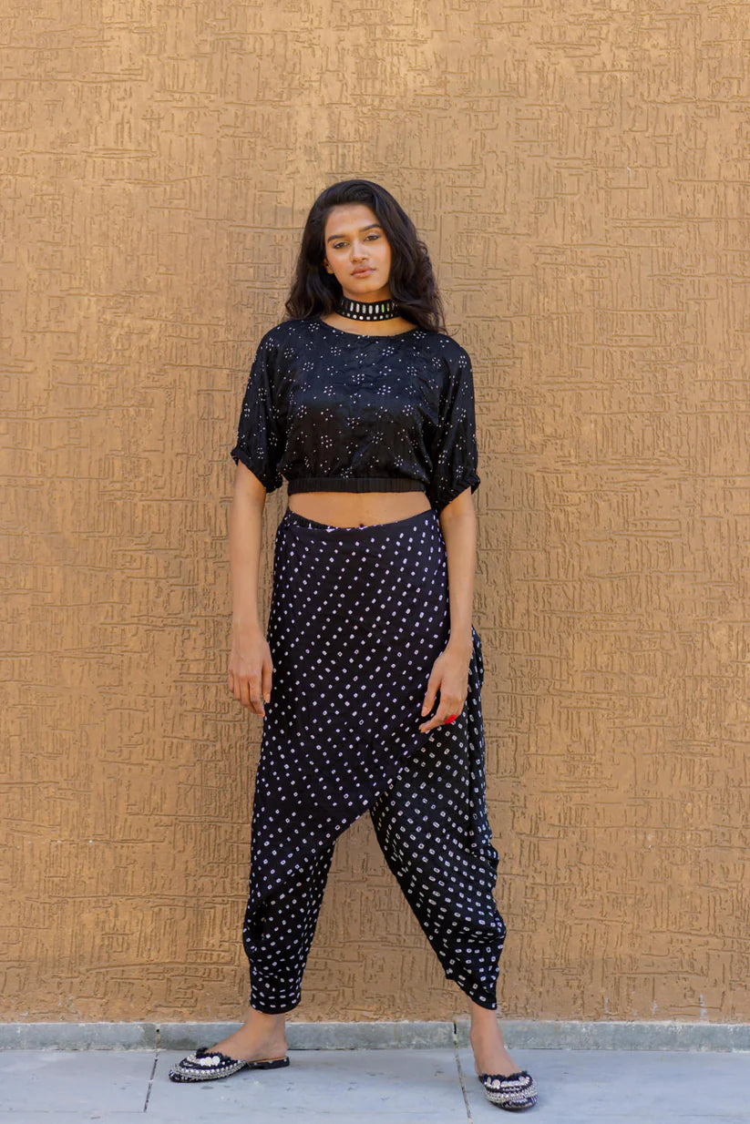 How to Dressed up With A Black Crop Top